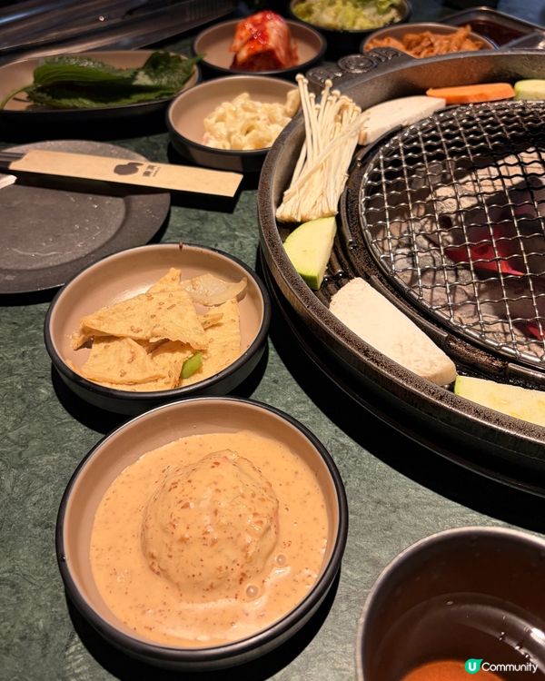 位置在深業上城3樓小鎮南區T3081,蓮花山入口那邊,比較好...