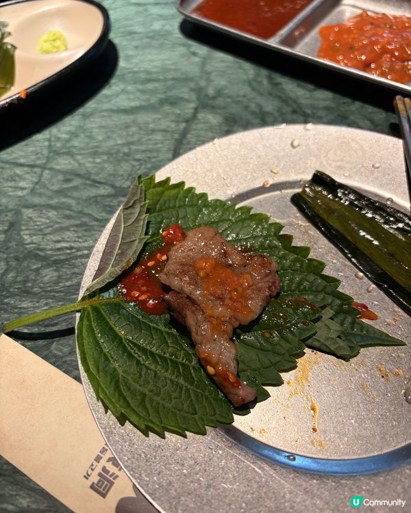 位置在深業上城3樓小鎮南區T3081,蓮花山入口那邊,比較好...