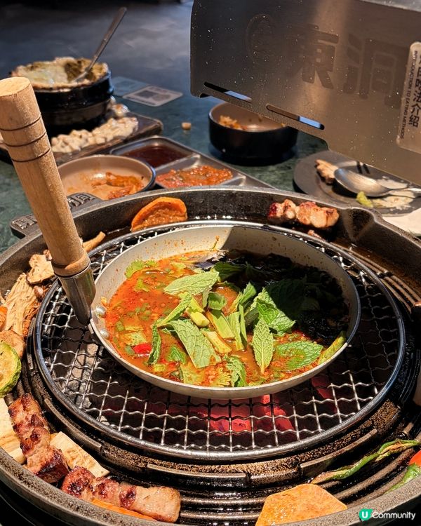 位置在深業上城3樓小鎮南區T3081,蓮花山入口那邊,比較好...