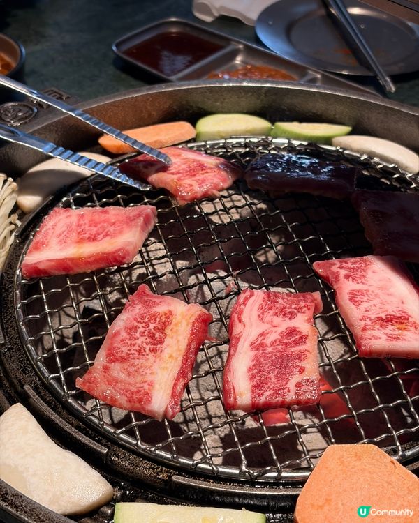 位置在深業上城3樓小鎮南區T3081,蓮花山入口那邊,比較好...