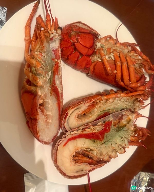 都會海逸自助餐，食物非常豐富，有龍蝦蝦，生蠔長腳蟹鵝肝