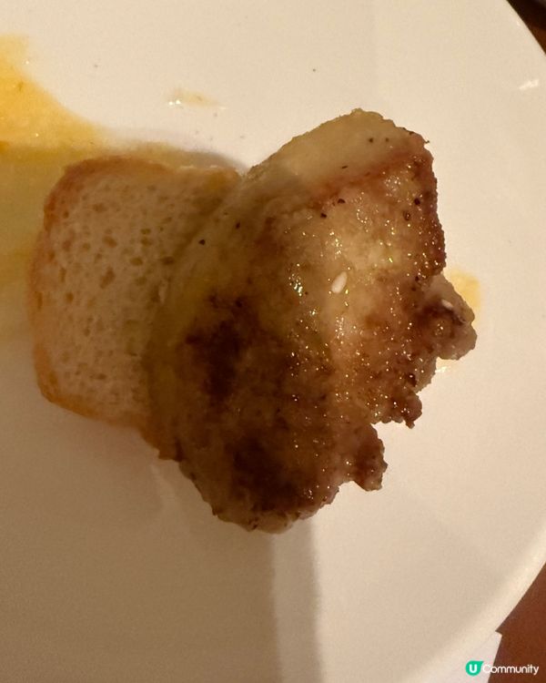 都會海逸自助餐，食物非常豐富，有龍蝦蝦，生蠔長腳蟹鵝肝