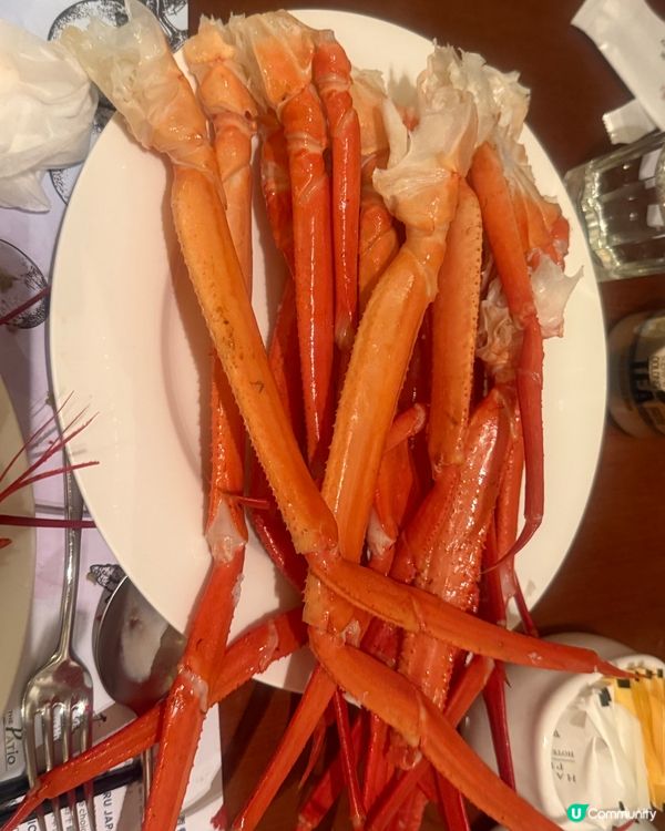 都會海逸自助餐，食物非常豐富，有龍蝦蝦，生蠔長腳蟹鵝肝
