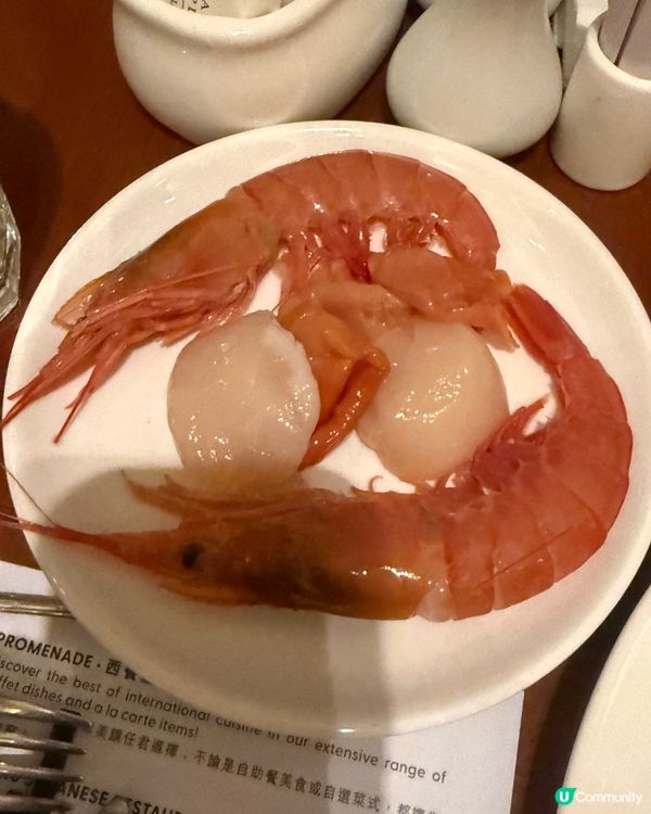 都會海逸自助餐，食物非常豐富，有龍蝦蝦，生蠔長腳蟹鵝肝