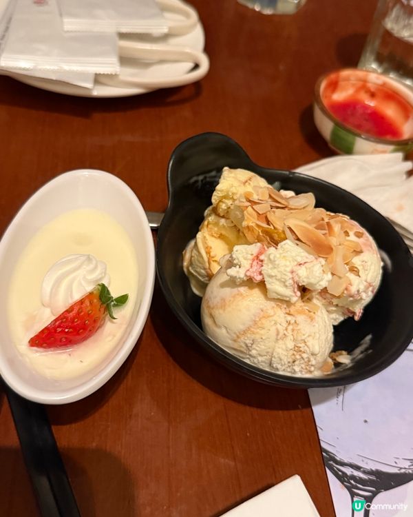 都會海逸自助餐，食物非常豐富，有龍蝦蝦，生蠔長腳蟹鵝肝