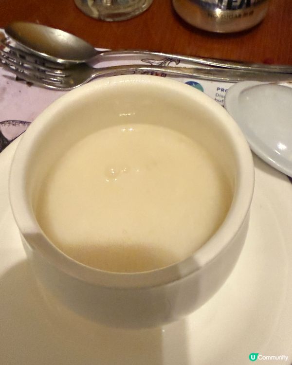 都會海逸自助餐，食物非常豐富，有龍蝦蝦，生蠔長腳蟹鵝肝