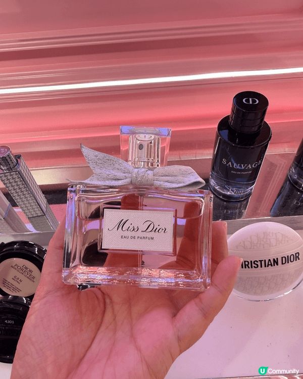 第一枝Dior既潤唇膏係舊同事送俾我，一直都覺得好潤，搬新屋...