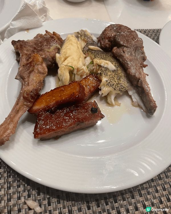 上星期去了荃灣如心酒店食自助餐，當日吃了乳豬，多種燒物例如燒...