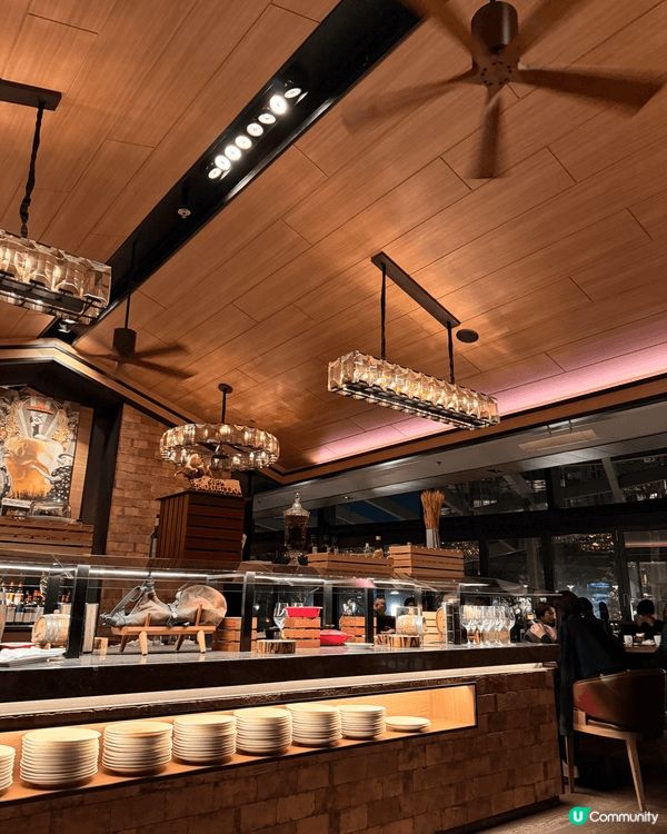 去海洋公園玩足一日，玩完之後肚很餓，就去隔離的海洋公園萬豪酒...