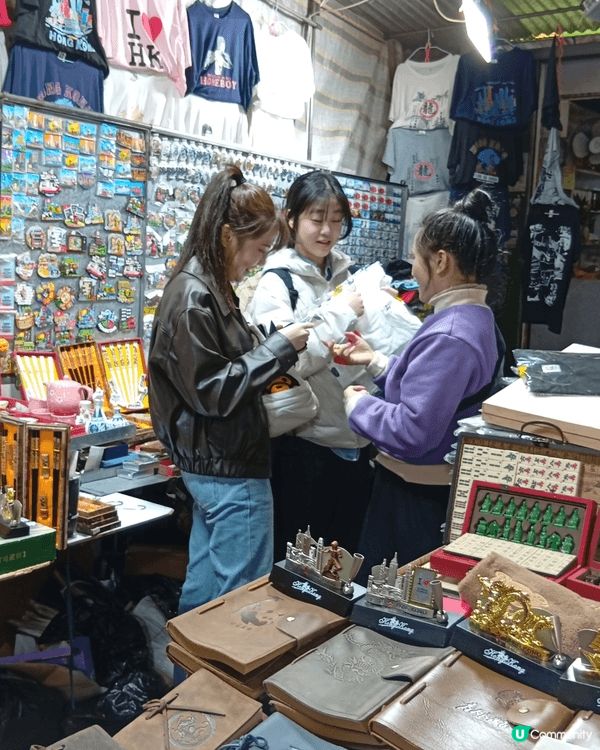 廟街是香港著名夜巿和旅遊景點，以前這裡很熱鬧，每日下午三點，...