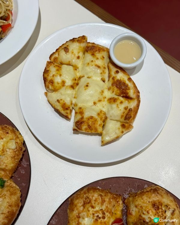 Pizza Hut 限定金沙八芝批系列！