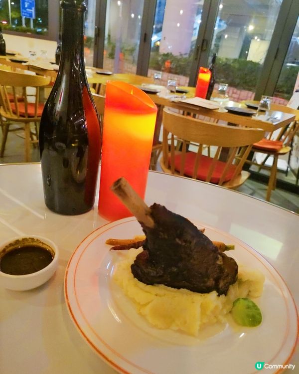 聽聞朗屏西鐵站附近開左間高質西餐廳，同姊妹一於去試下先！店員...