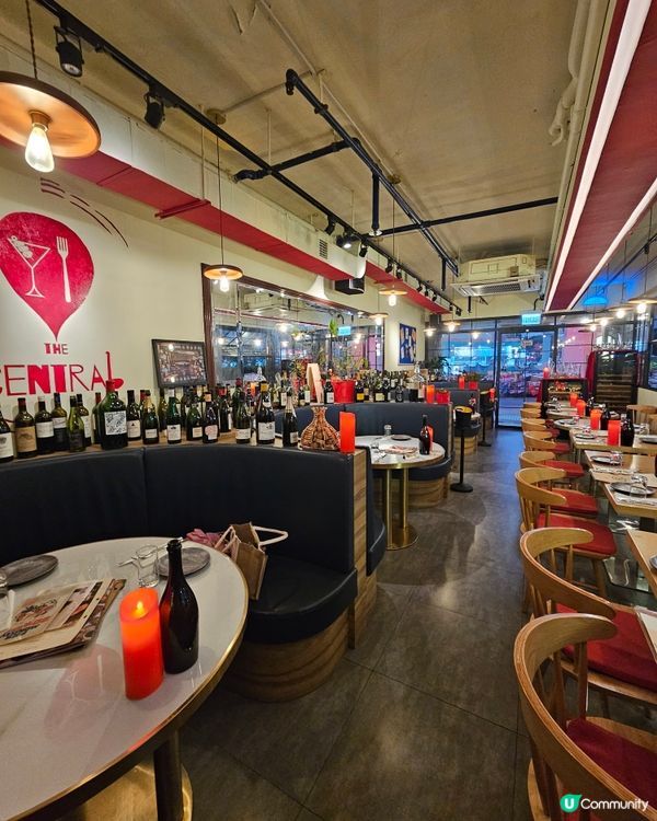 聽聞朗屏西鐵站附近開左間高質西餐廳，同姊妹一於去試下先！店員...