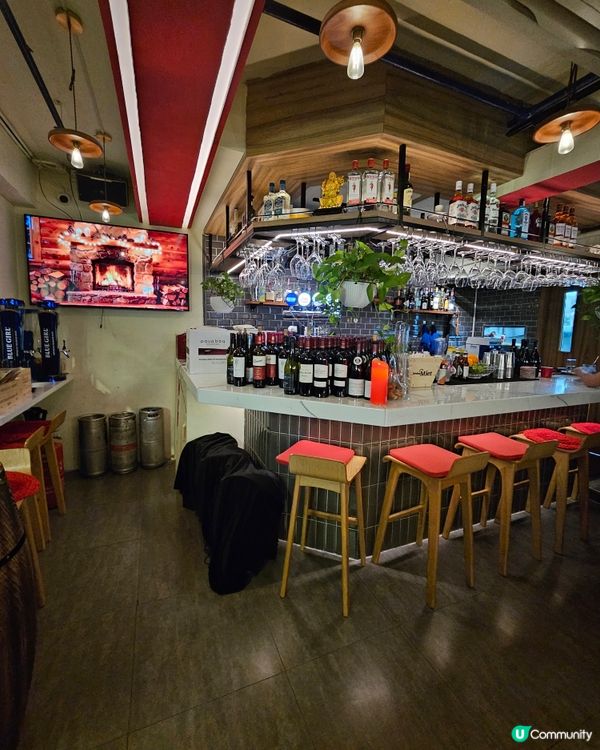 聽聞朗屏西鐵站附近開左間高質西餐廳，同姊妹一於去試下先！店員...