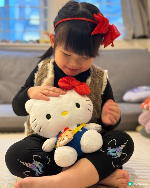 開心到癲咗！妹仔愛音樂公仔 🥰