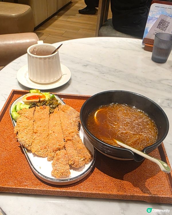 我覺得一碗好吃的鹽酥排骨米粉，精髓在於「排骨酥香、湯頭鮮醇、...