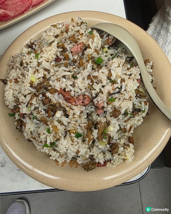 醬料16蚊一位唔貴啦. 滋補滾湯火鍋鹹咗啲. 雪花鮮吊籠肉質...