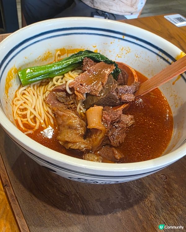 蕃茄牛腩麵我老公話好一般(我冇試過). 小籠包個皮頗厚. 我...