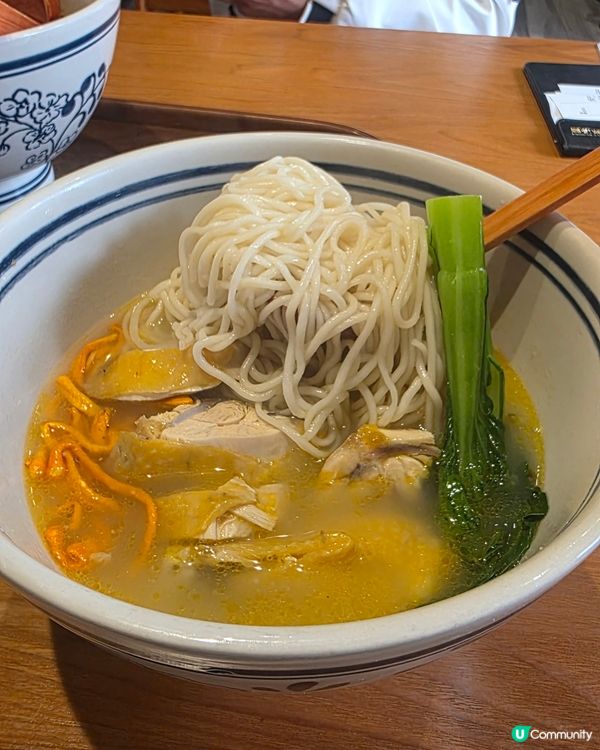 蕃茄牛腩麵我老公話好一般(我冇試過). 小籠包個皮頗厚. 我...