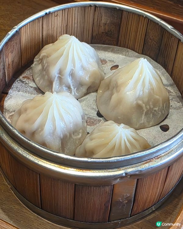 蕃茄牛腩麵我老公話好一般(我冇試過). 小籠包個皮頗厚. 我...