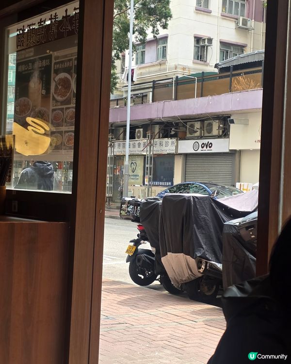 蕃茄牛腩麵我老公話好一般(我冇試過). 小籠包個皮頗厚. 我...