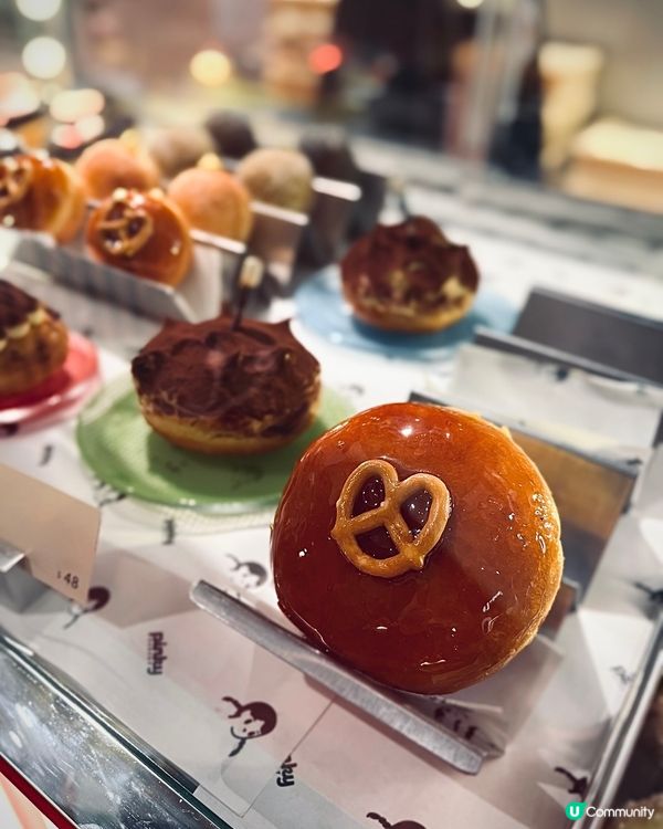 趕上黑芝麻甜品熱潮🍩爆餡流心冬甩 ✨