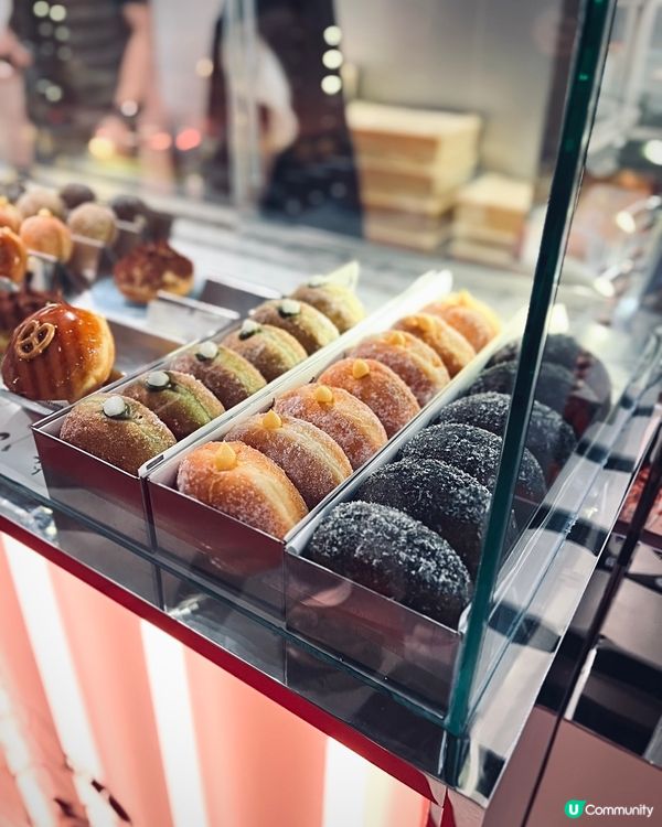 趕上黑芝麻甜品熱潮🍩爆餡流心冬甩 ✨