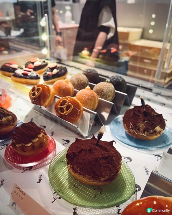 趕上黑芝麻甜品熱潮🍩爆餡流心冬甩 ✨