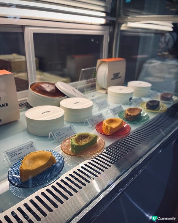 趕上黑芝麻甜品熱潮🍩爆餡流心冬甩 ✨