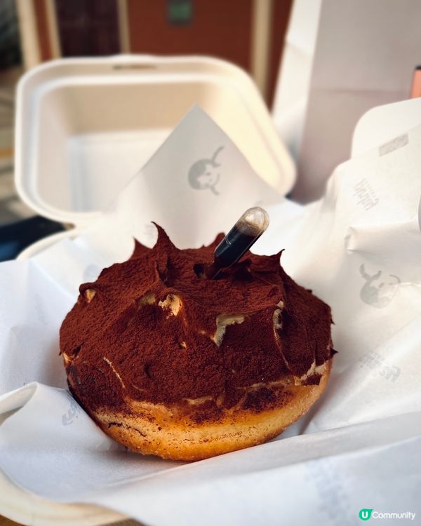 趕上黑芝麻甜品熱潮🍩爆餡流心冬甩 ✨