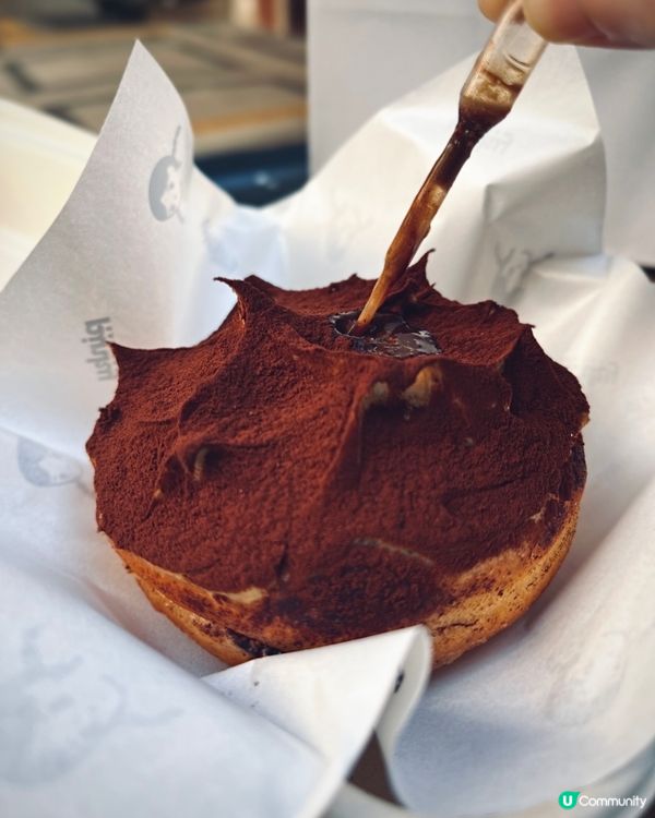 趕上黑芝麻甜品熱潮🍩爆餡流心冬甩 ✨