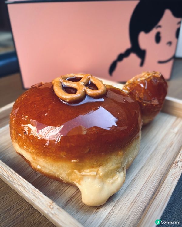 趕上黑芝麻甜品熱潮🍩爆餡流心冬甩 ✨