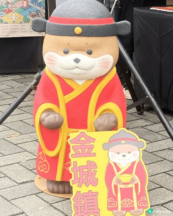 在台北拍攝的新年佈置，分別在桃園國際機場和華山1914創意產...