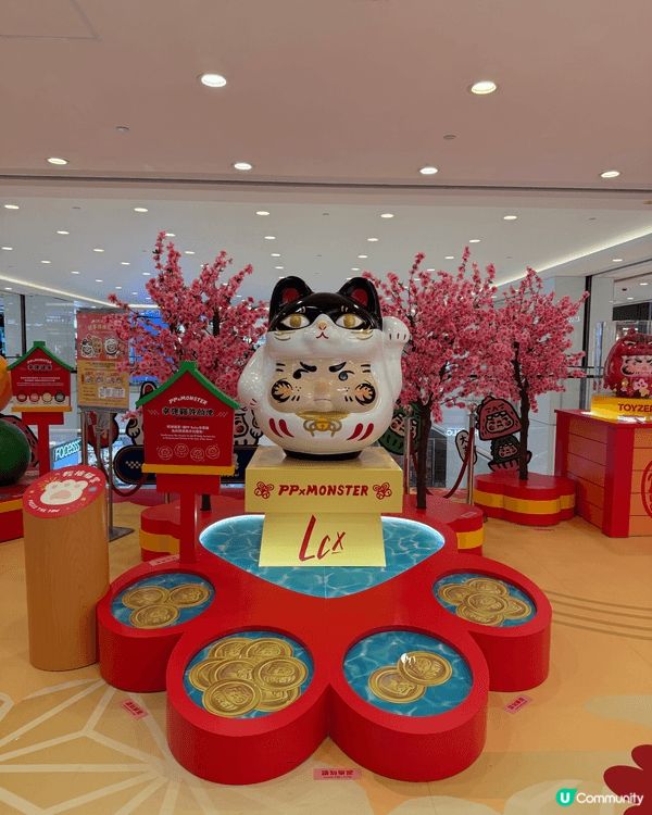 LCX新年有好多達摩同招財貓出現。好靚好靚！