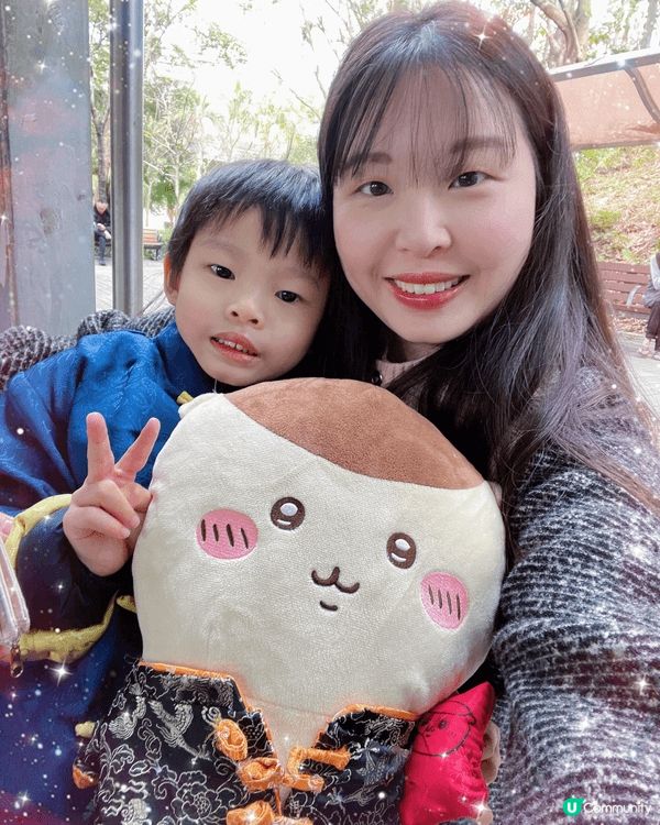 新年除咗帶埋栗子饅頭去拜年逗利是之外，當然要比仔仔寫賀年揮春...