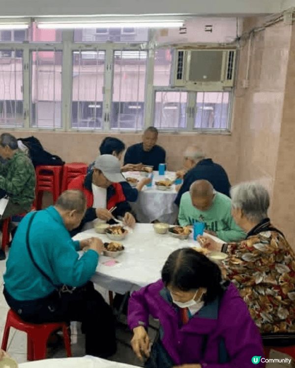 一班朋友食團年飯