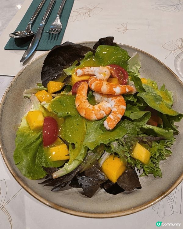 新年食餐好，香芒大蝦沙律好fresh醒胃，蟹肉蘑菇湯濃郁，配...