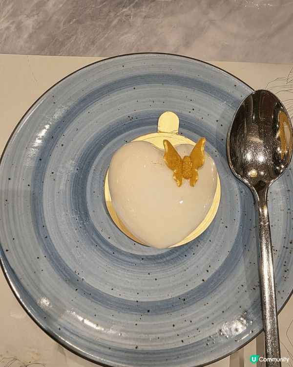 新年食餐好，香芒大蝦沙律好fresh醒胃，蟹肉蘑菇湯濃郁，配...