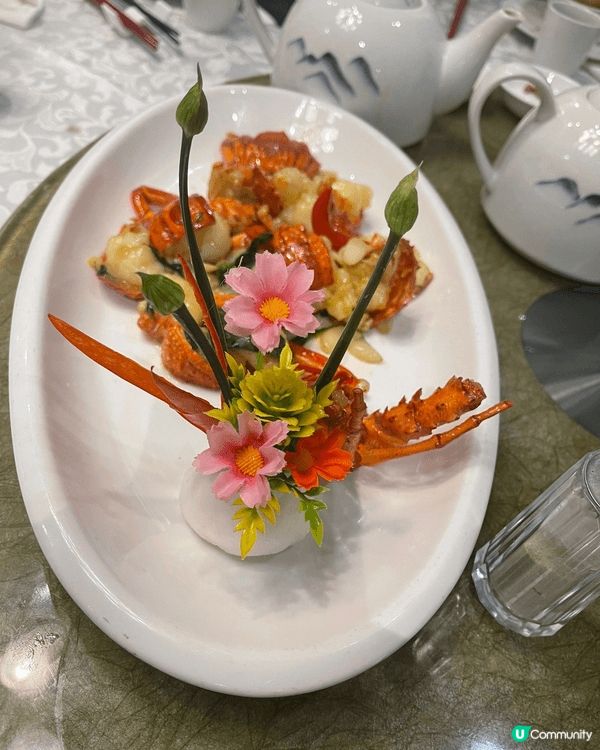 農曆新年，很多大型商場都會擺放大盆桃花