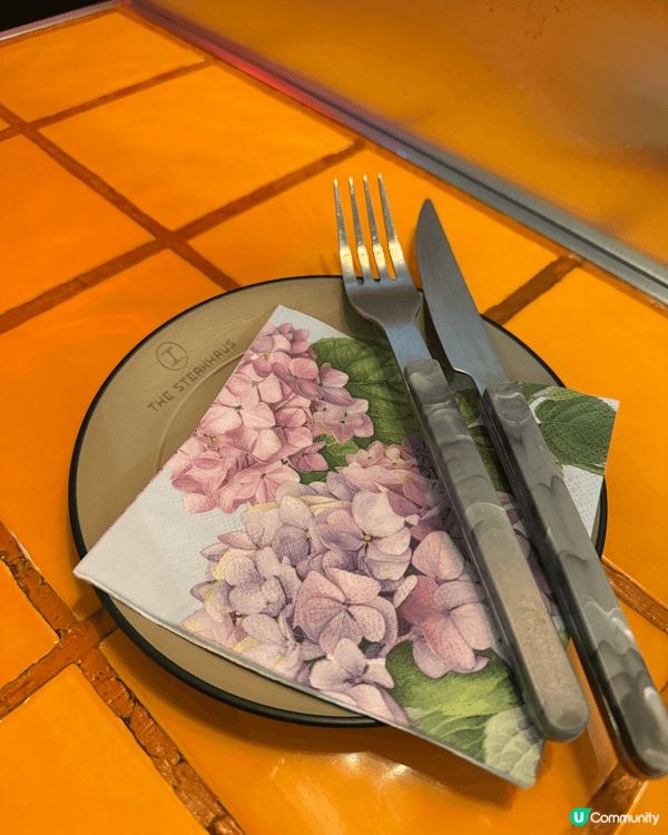 🍫甜品西班牙油炸鬼配意式雪糕，油炸鬼外脆內軟，表面沾滿沙糖和...