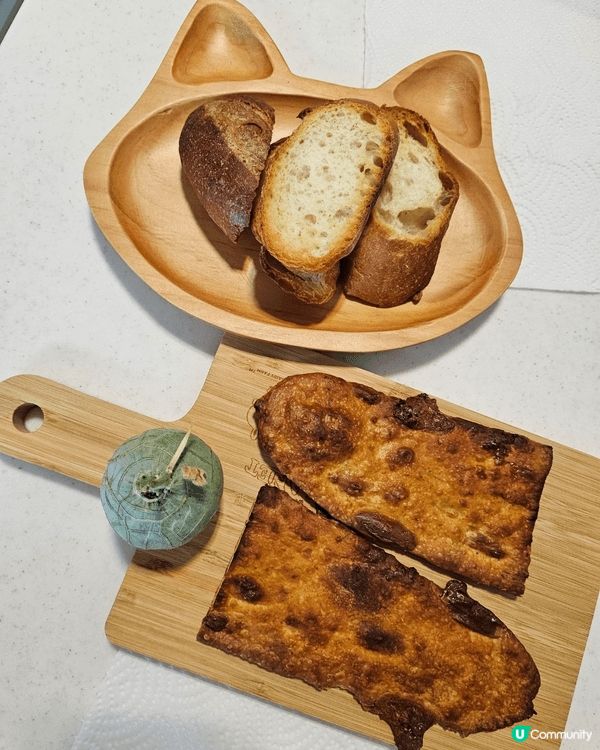 我好鍾意整麵包今次我整嘅係一個 芝士薄脆麵包非常之成功呀 同...