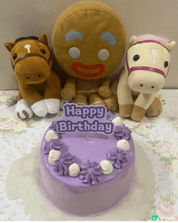 紫色個個蛋糕係芋頭蛋糕，仲記得係因為阿媽就黎生日，我專登買左...