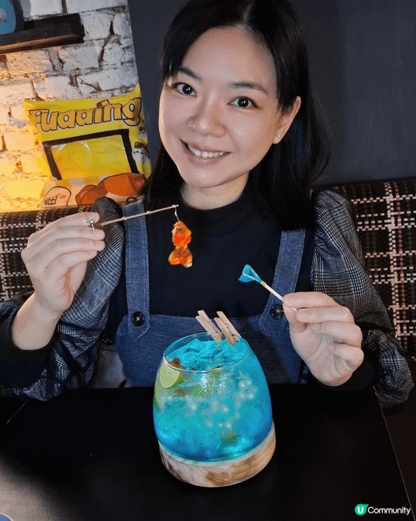 巨型魚缸杯超浮誇！ 金魚係粒橡皮糖，烈酒底混合荔枝、藍橙酒同...