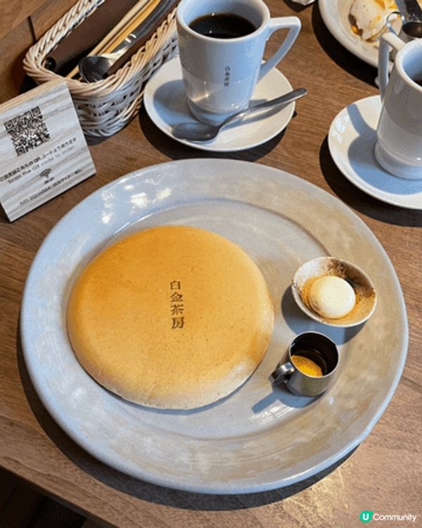 最近去福岡吃到的甜點 有太宰府的梅枝餅 紅豆蓉清甜；亦有鬆軟...