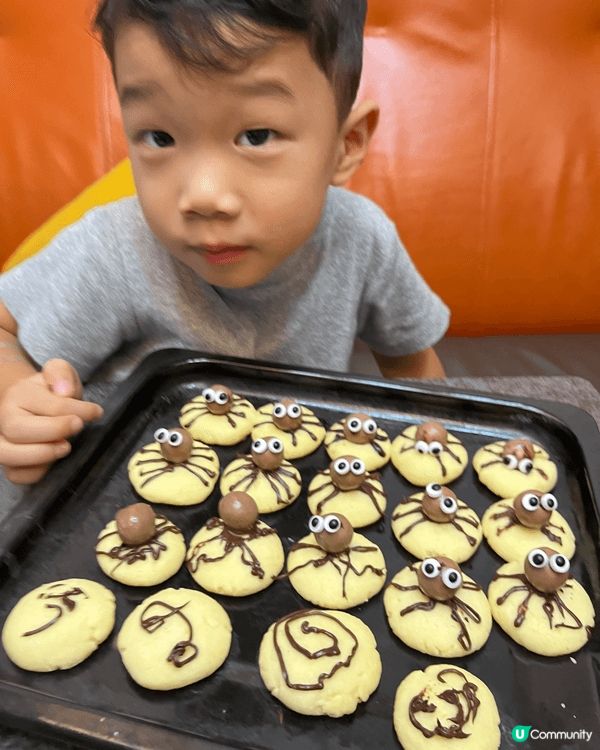 仔仔將來最想做廚師，所以有時會跟他一起製作甜品，圖片中是蜘蛛...