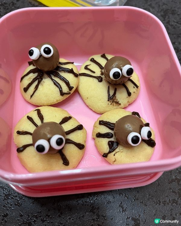 仔仔將來最想做廚師，所以有時會跟他一起製作甜品，圖片中是蜘蛛...