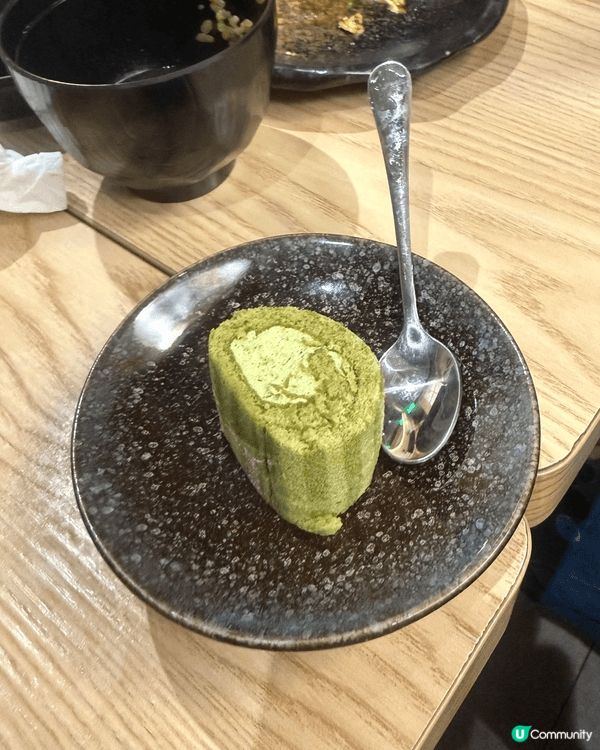 在香港旺角吃的多朱古力雪糕棉花糖窩夫，超鬆軟。在台北吃的綠茶...