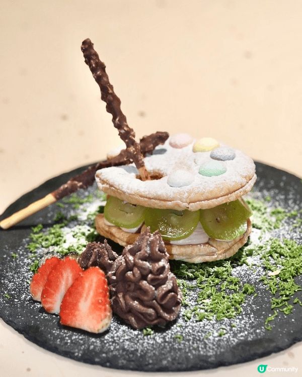 最愛食啲靚靚嘅甜品，星球蛋糕真係好玩又好食，造型勁吸睛！扑開...