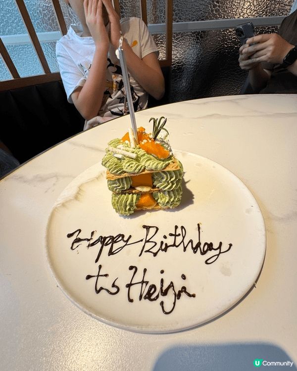 Awesome cafe嘅甜品又睇得又好味, 唔太甜, 大人...