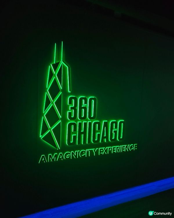 登上芝加哥最高的觀景台之一，360 CHICAGO ，它位於...